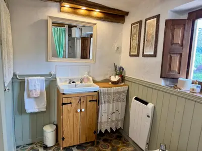 Un baño de El RINCÓN DE LAS PARRAS