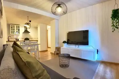 Una televisión o centro de entretenimiento en Mimosa 5 con terraza - tucasaenlospirineos