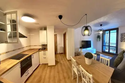 Una cocina o zona de cocina en Mimosa 5 con terraza - tucasaenlospirineos
