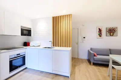 Una cocina o zona de cocina en Clínica Universitaria y Hospitales by Clabao