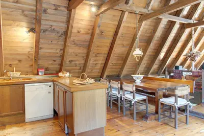 Una cocina o zona de cocina en Chalet Aranés Santa María cerca de Baqueira-Beret by Eth Flòc