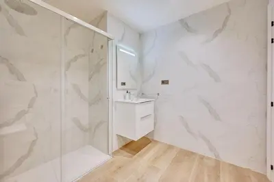 Un baño de Los olivos by Clabao