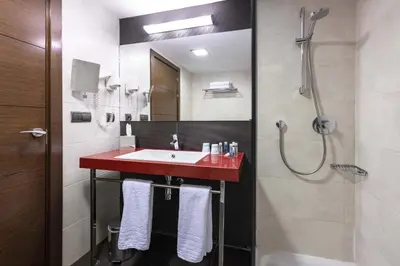 Un baño de Globales Castillo de Ayud