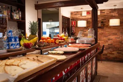 Comida en o cerca de este hotel