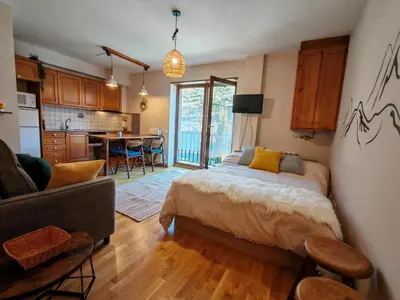 Una cocina o zona de cocina en Tu rincón rústico con balcón y vistas - Erta 2