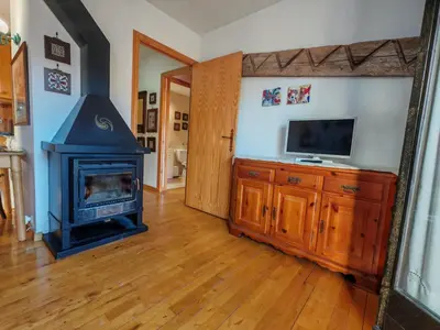 Una televisión o centro de entretenimiento en Confort excelente- Chimenea, sol y bien equipado - Falcó 10