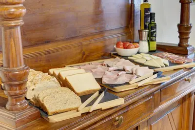 Comida en o cerca of this country house