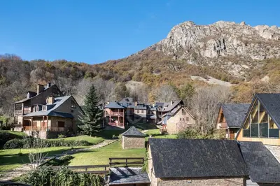 Vista general de una montaña o vista desde la casa o chalet