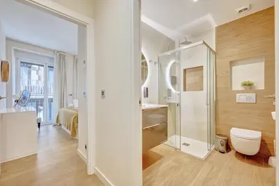 Un baño de Edificio Joya by Clabao