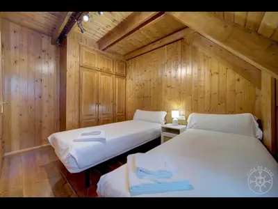Cama o camas de una habitación en CASA TORDA de Alma de Nieve
