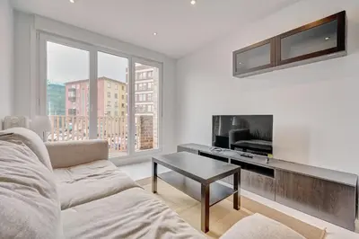 Una televisión o centro de entretenimiento en Apartamento Burlada By Clabao