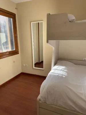 Cama o camas de una habitación en Céntrico apartamento con vistas en Formigal - Entrada 24h sin llaves