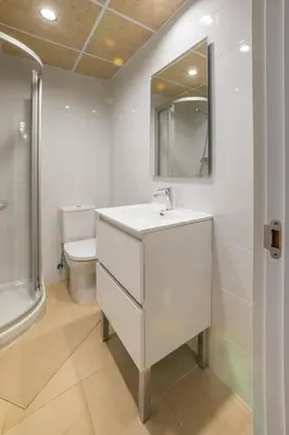 Un baño de VALERIA DREAMS-Mártires 3ºB