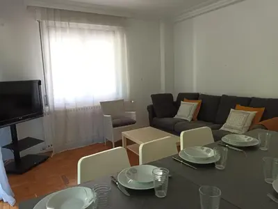 Una televisión o centro de entretenimiento en El rincón de la Ciudadela