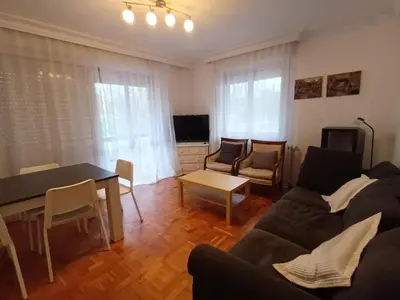 Una televisión o centro de entretenimiento en El rincón de la Ciudadela