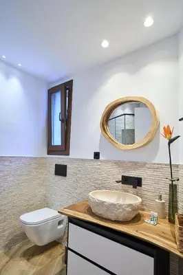 Un baño de LUX Mountain con vistas y jacuzzi - Arafita Apartamentos