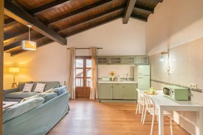 Una cocina o zona de cocina en Espaciosa casa rural en pleno corazón del Baztán