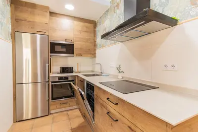 Una cocina o zona de cocina en Chalet de Aranda - Elegante Casa para 7 con jardín privado, AC y WiFi