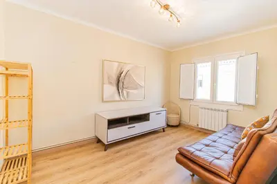 Zona de estar de Chalet de Aranda - Elegante Casa para 7 con jardín privado, AC y WiFi