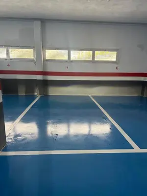Instalaciones para jugar a tenis o squash en Yvacas 1B o alrededores