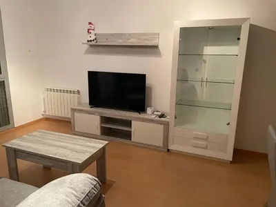 Una televisión o centro de entretenimiento en Apartament del Passeig