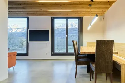 Una televisión o centro de entretenimiento en Casa de la paz en el Valle de Tena