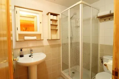 Un baño de Refugio del Molino
