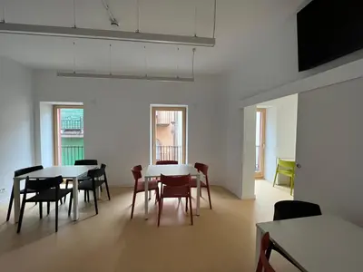 Una televisión o centro de entretenimiento en Alberg Os de Balaguer