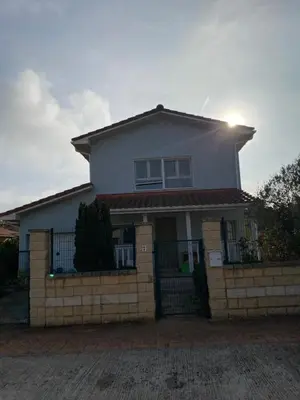 Edificio en el que se encuentra la habitación en casa particular