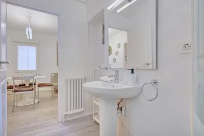 Un baño de La esquina de Blas by Clabao