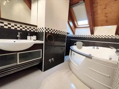 Un baño de CHECK-IN CASAS Arasan