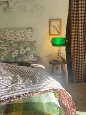 Cama o camas de una habitación en Habitación con cocina de verano jardín y entrada privada