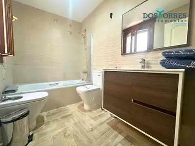 Un baño de Dos Torres Míriel - Vive el Encanto de Zaragoza con Estilo