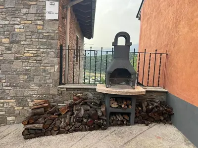 Barbacoa disponible para clientes en la casa o chalet