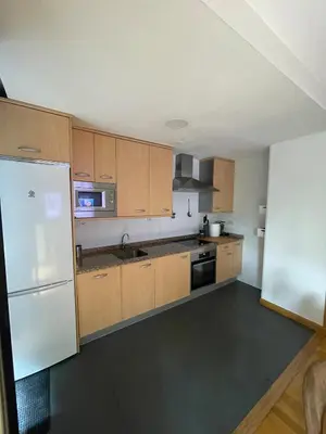 Una cocina o zona de cocina en Duplex con jardín en Pamplona