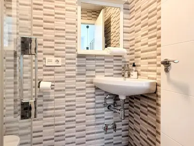 Un baño de Santa Ana Plaza by Clabao