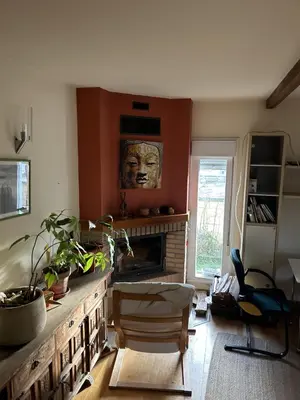 Una televisión o centro de entretenimiento en CasitaAzul twin room