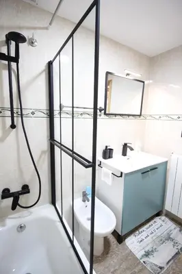 Un baño de Gran Piso con Parking Privado