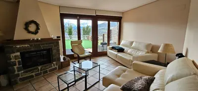Zona de estar de Chalet 4d en Panticosa en urbanización con piscina y padel