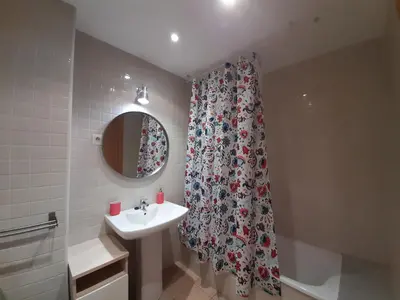Un baño de Con encanto, buena ubicación, confort y parking - Aüt 2