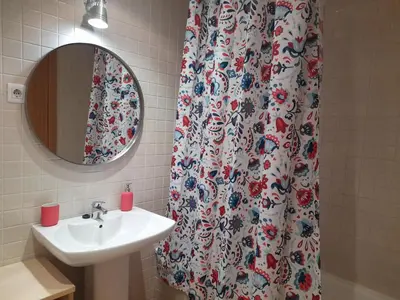 Un baño de Con encanto, buena ubicación, confort y parking - Aüt 2