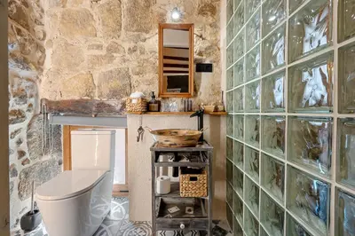 Un baño de Lo Raconet d'Arnes