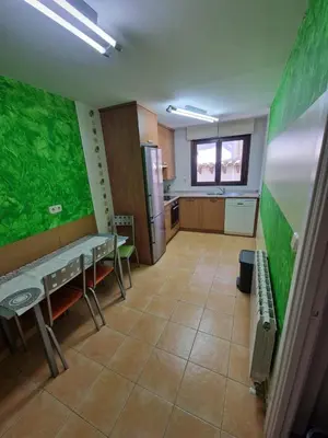 Una cocina o zona de cocina en Gran piso en el centro de Huesca