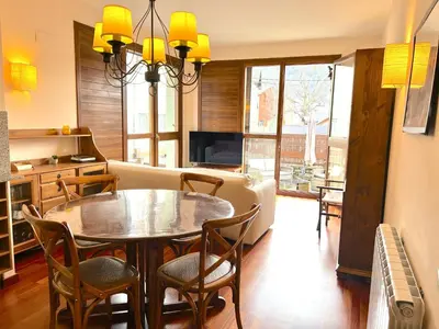 Una televisión o centro de entretenimiento en Apartament amb una terrassa única by RURAL D'ANEU