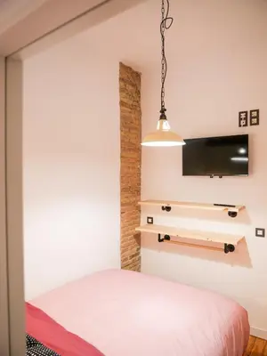Una televisión o centro de entretenimiento en Pamplona Centro