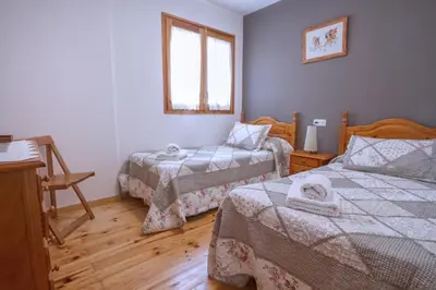 Cama o camas de una habitación en LA GINESTA 2, Apartaments de muntanya
