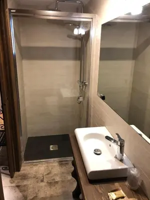 Un baño de Casa FOR HABITACIONES