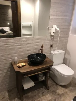 Un baño de Casa FOR HABITACIONES