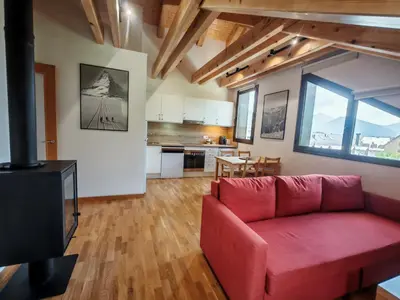 Una cocina o zona de cocina en Chimenea y cocina moderna, encanto rústico con confort - Aüt 3