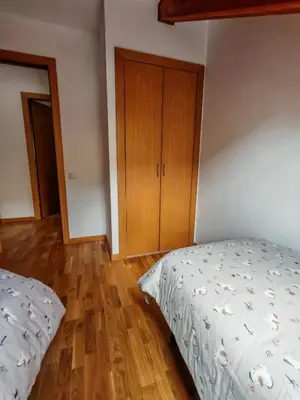 Cama o camas de una habitación en Chimenea y cocina moderna, encanto rústico con confort - Aüt 3